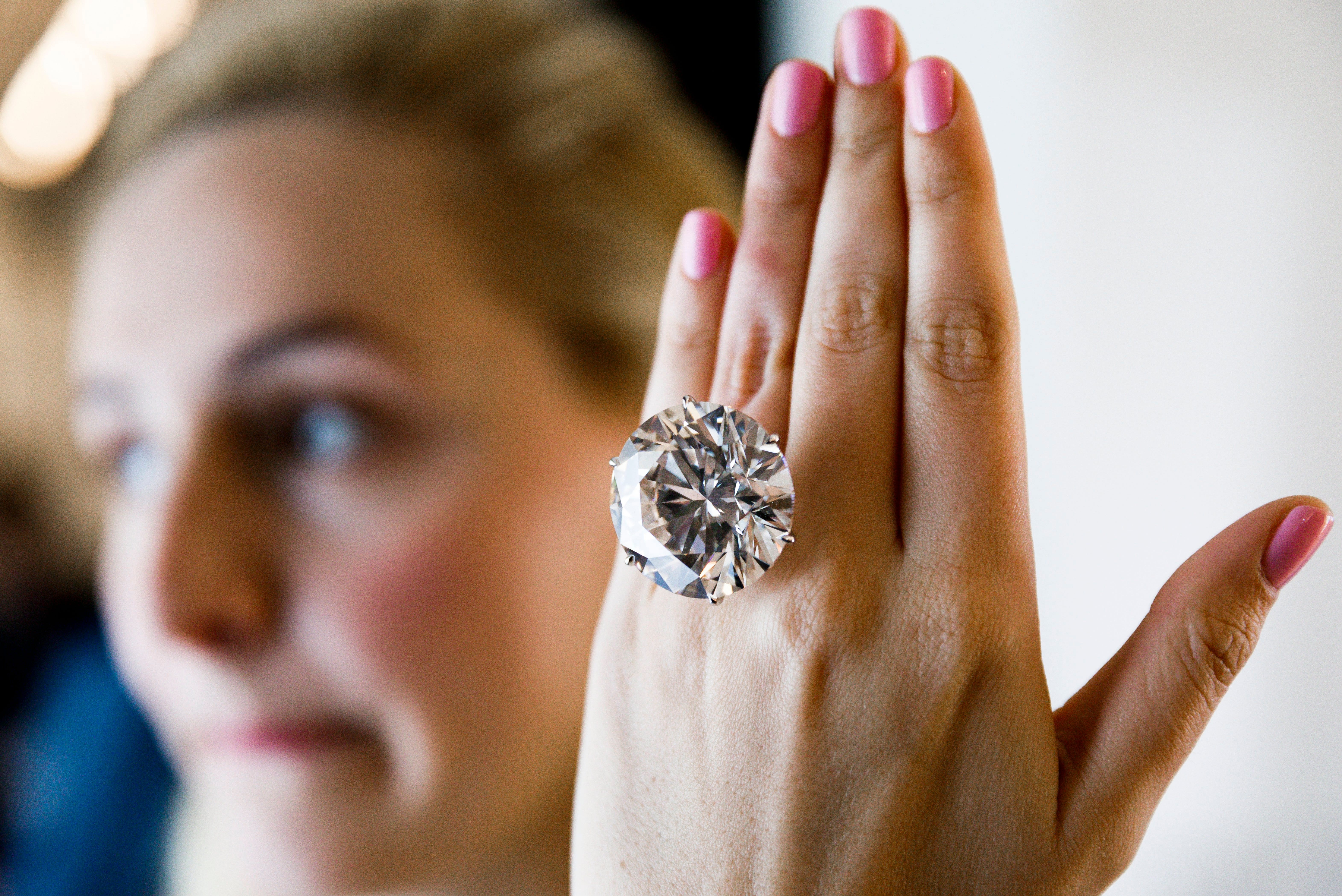 world's largest emerald cut diamond